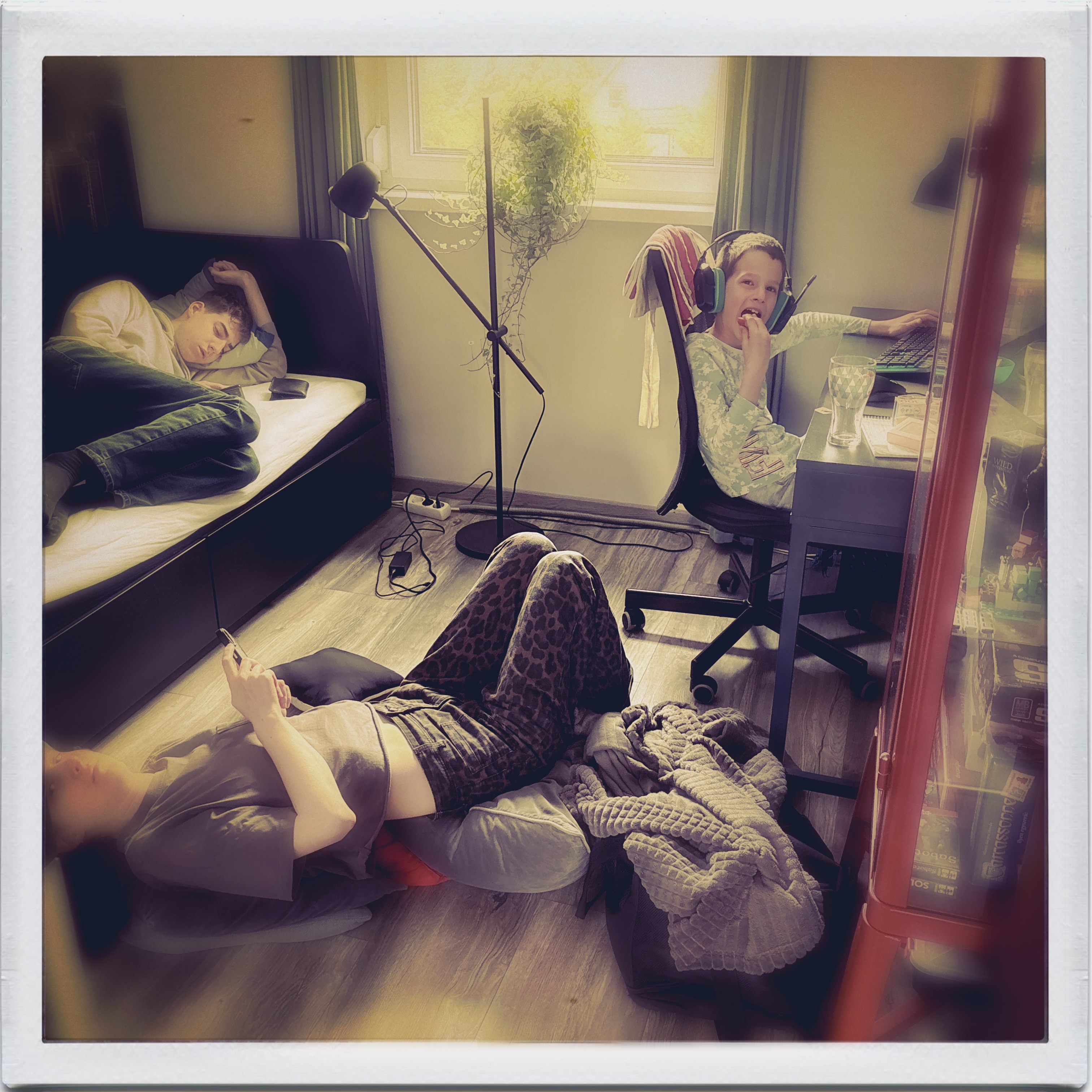 Családi csendélet a rendszerváltás napján.